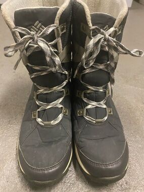 Columbia Women's Gray Lace-Up Insulated Winter Boots